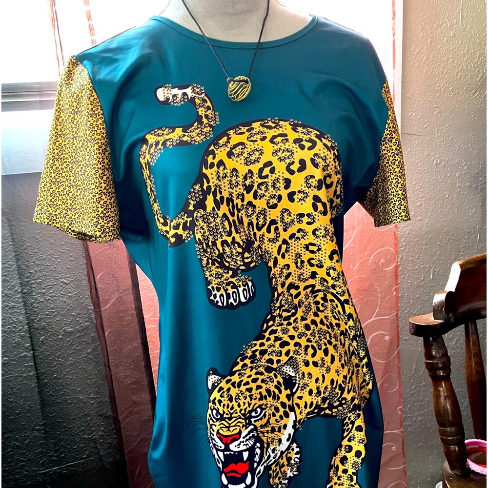 Like new condition, medium size, color: yellow, black, and green, material: silk